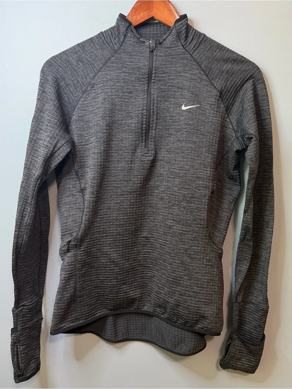 Nike Therma-FIT Sphere Element 1/2-Zip Long Sleeve Pullover. Small